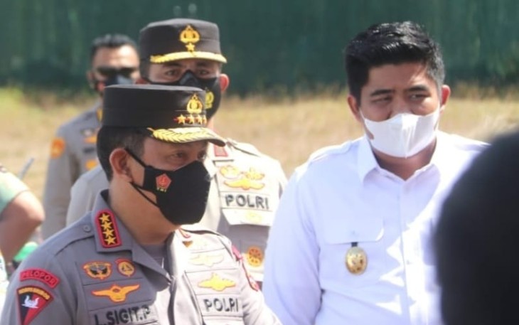 Plt Bupati Bintan, Roby Kurniawan, saat mendampingi Kapolri beserta rombongan 