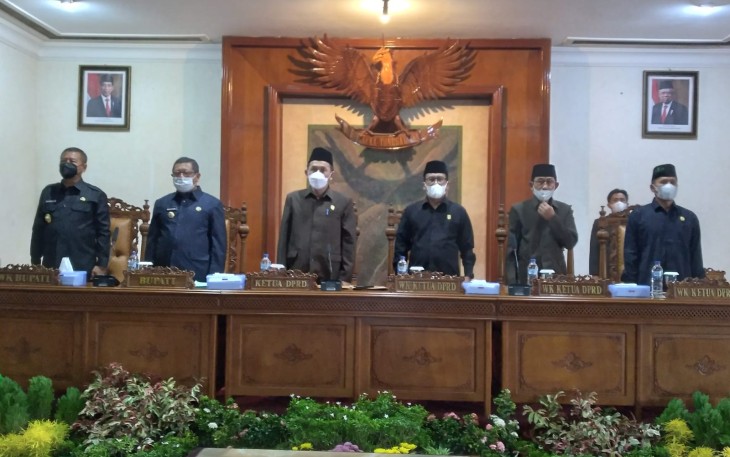 Sidang paripurna DPRD Tulungagung tentang persetujuan penetapan Ranperda tentang Rencana Pembangunan Industri (RPI) 
