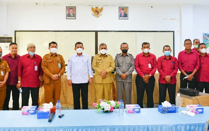 Foto bersama Gubernur Ansar, usai Rapat bersama BP Kawasan Karimun di BP Kawasan Karimun, Senin (14/2/2022)