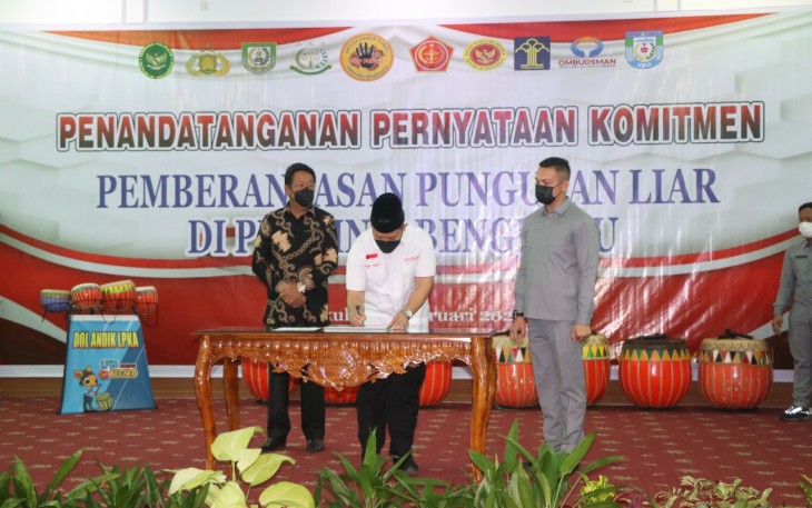 Penandatanganan pernyataan komitmen pemberantasan Pungutan liar di Provinsi Bengkulu