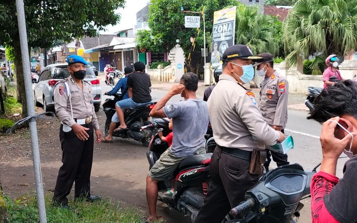 patroli bermotor protokol kesehatan masyarakat (Pamor Keris), Oleh Polsek Kalidawir