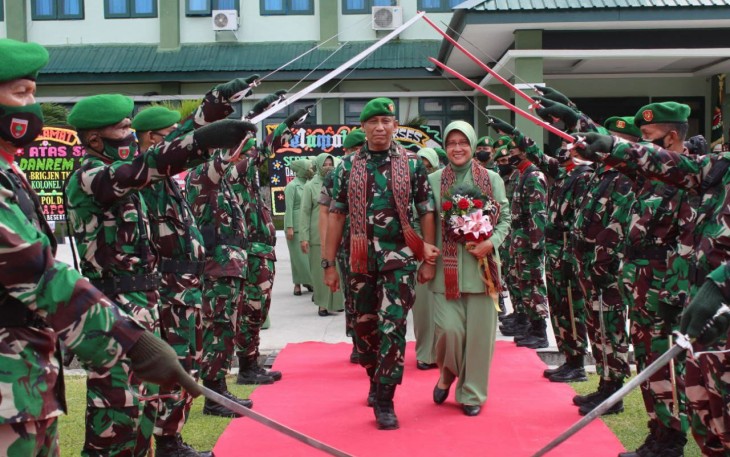 Penyambutan Danrem 142/Tatag