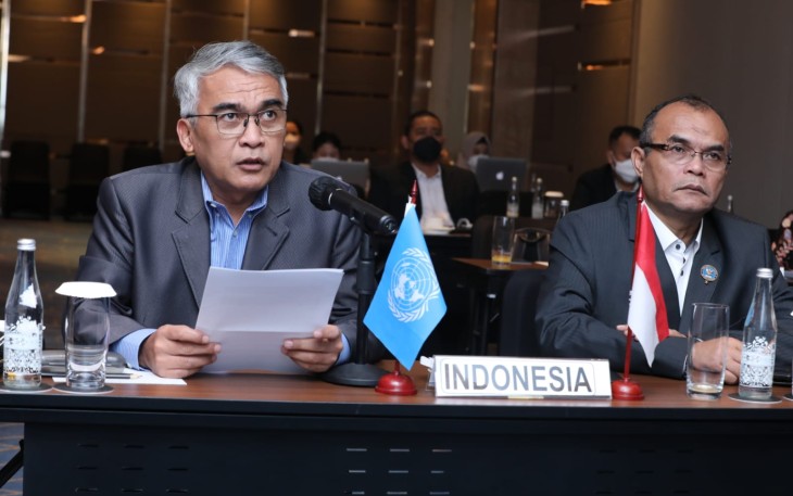 BKepala Puslitdatin BNN RI, Drs. Agus Irianto, S.H., M.H., M.Si., P.hD (kiri) dan Direktur Kerja Sama BNN RI, Drs. Achmad Djatmiko, M.A. (kanan)