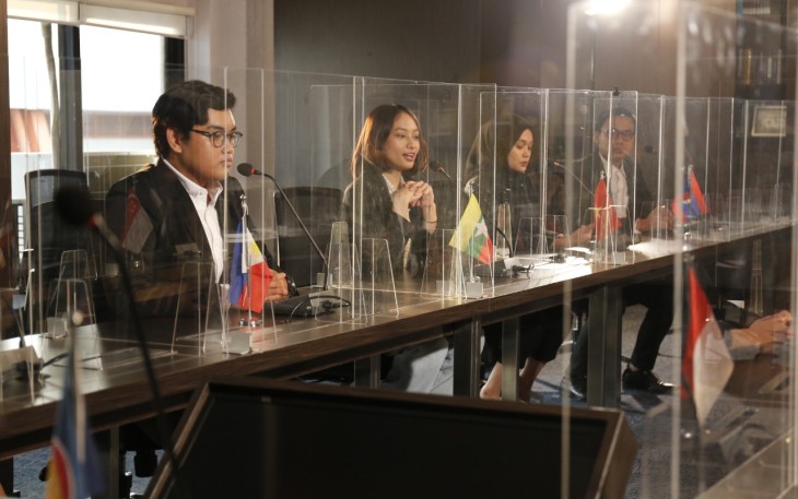 Kegiatan Praktikum Mahasiswa Program Studi Hubungan Internasional  di Laboratorium Simulasi 
