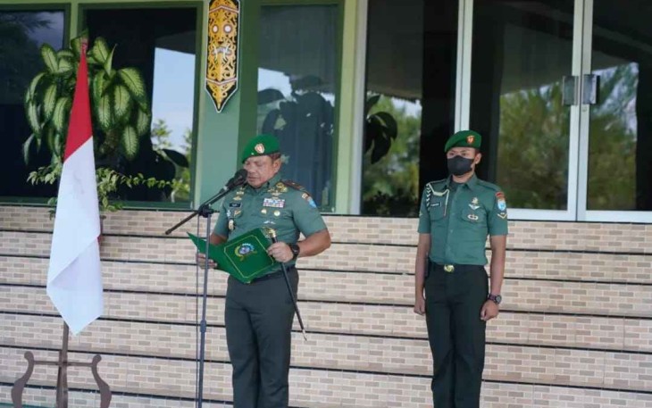 Danrem Pimpin Tradisi Korps Penerimaan dan Pelepasan Perwira Korem 121/Abw