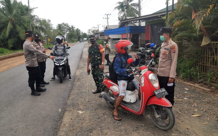  Razia Kartu Vaksin Pengendara Sepeda Montor & Pengunjung Pasar