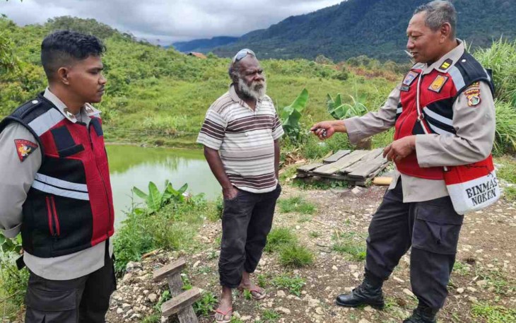 Melalui Pembuatan Kandang Babi, Program Kasuari Sejahterakan Warga Oksibil