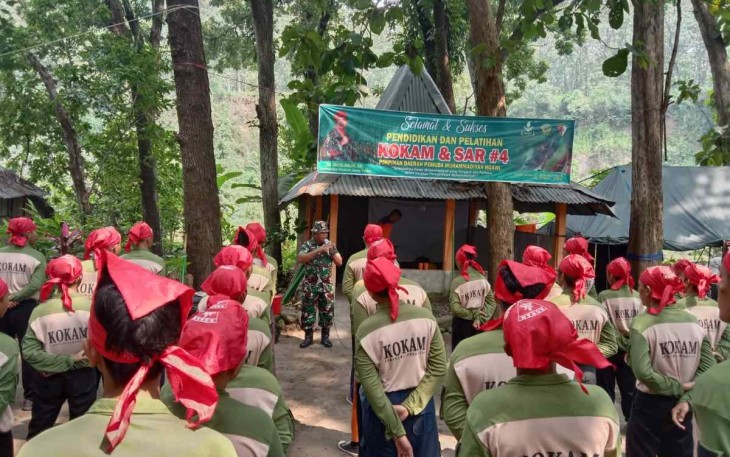 Anggota Kodim 0805/Ngawi Gembleng Peserta Diklatsar KOKAM di Umbol Jambe