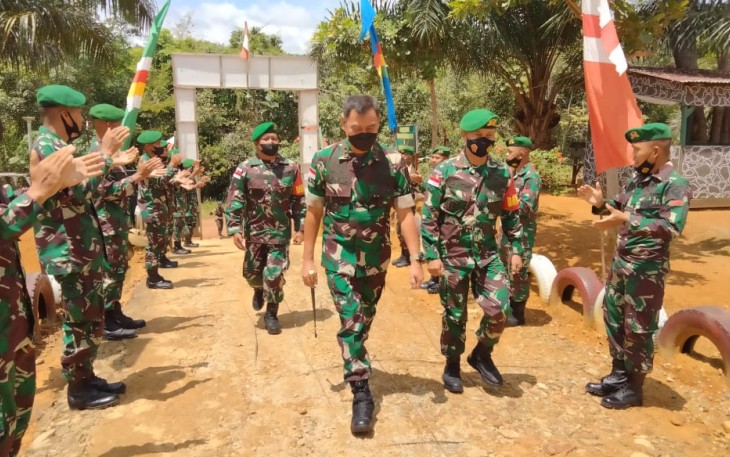 Pangdam XII/Tpr Kunjungi Satgas Pamtas Yonif 144/JY
