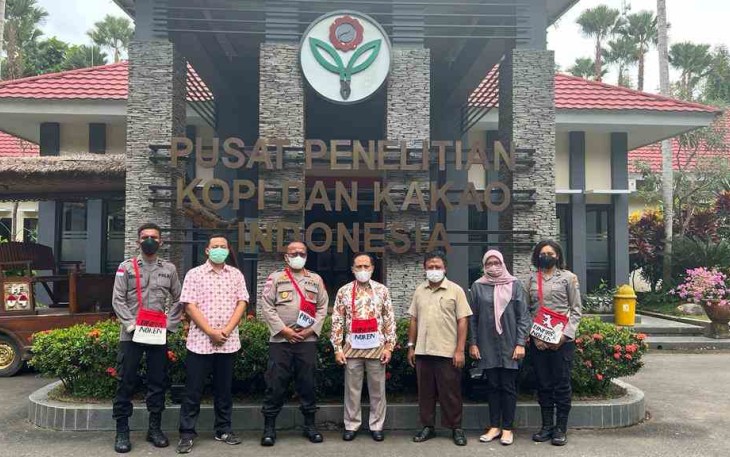 Kembangkan Perkebunan Kopi di Papua, Satgas Binmas Noken Kunjungi Puslitkoka Jember