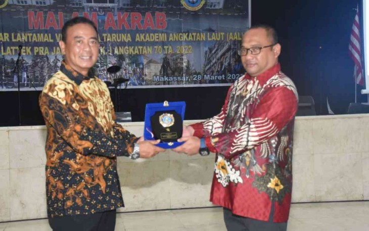 Jalin Silahturahmi, Taruna AAL Gelar Malam Akrab Bersama Keluarga Besar Lantamal VI Makassar