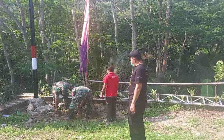Jaga Alam, Babinsa Koramil 0801/02 Kebonagung Bersama Masyarakat Lakukan Penghijauan