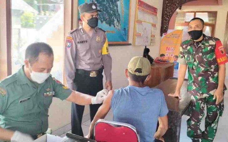 Kejar Target,  Kodim Tulungagung Gelar Vaksinasi di Balai Desa Tugu