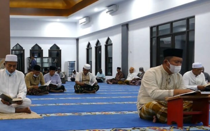 Kegiatan Tadarus di Masjid Al Barkah Kesatrian Mako Koarmada III