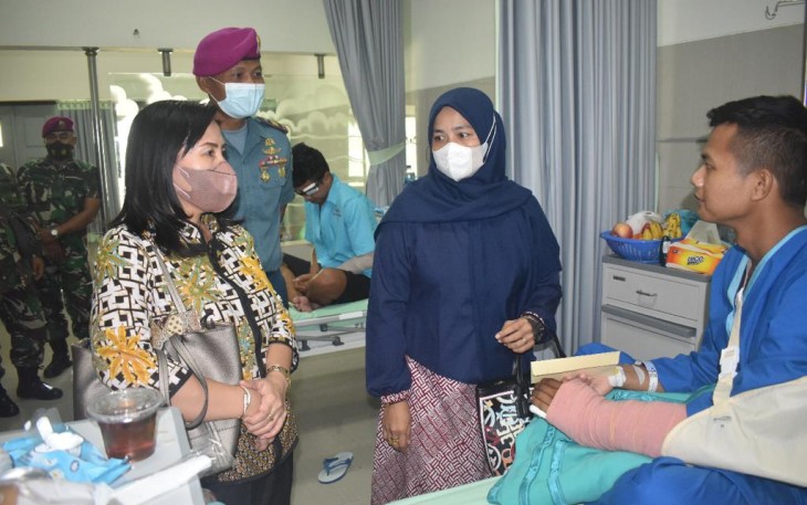 Ketua Korcab Pasmar 3 Sambangi  Personel Satgas Mupe di RSAL dr. Ramelan Surabaya