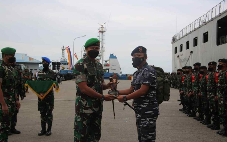 Masuk Balikpapan, KRI Banjarmasin-592 di Sambut Pangdam VI Mulawarman