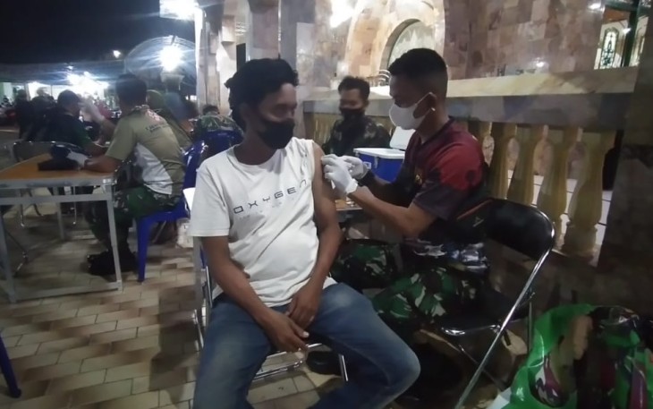 Manfaatkan Momentum Bulan Ramadhan, Kodim 1001/HSU-BLG  Gelar Serbuan Vaksinasi Malam Hari