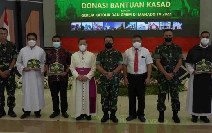 Kasad Beri Donasi Bantuan Gereja GMIM dan Katolik di Manado