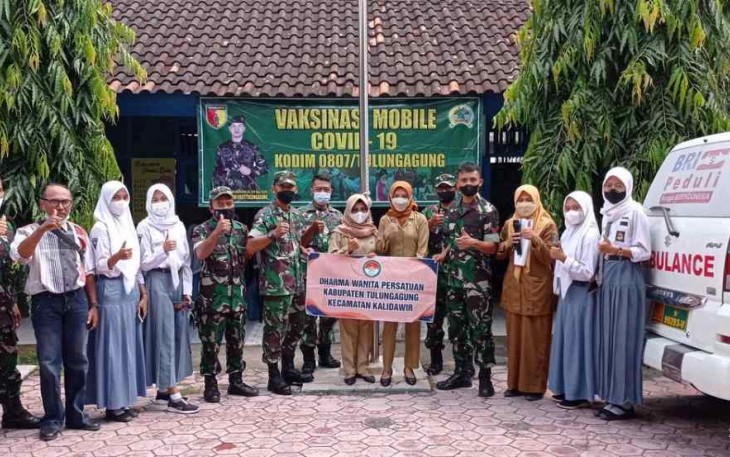 Kodim Tulungagung Gelar Vaksinasi Mobile Covid-19 di SMAN 1 Kalidawir