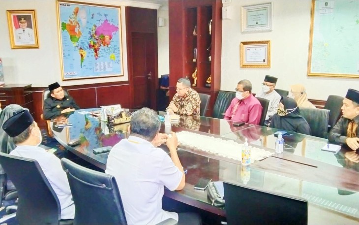 Gubernur Kepri, H.Ansar Ahmad, saat audiensi dengan KPU dan Bawaslu