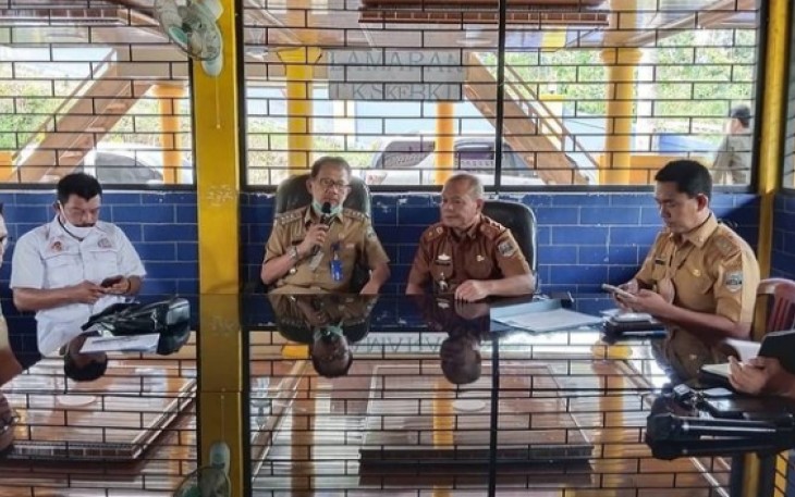 Bupati Agus, saat rapat bersama PHRI, di Kantor Bupati Villa Repong Ramdo, Kecamatan Pesisir Tengah