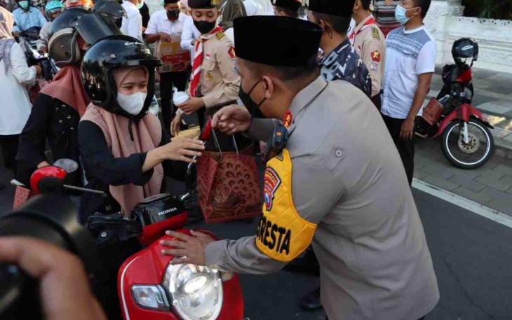 10 Ribu Takjil Forkopimda Banyuwangi Ludes dalam 30 Menit