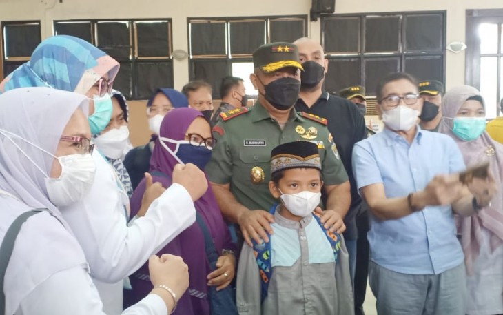 Dandim 0505/JT Dampingi Pangdam Jaya Tinjau Serbuan Vaksinasi di PPKD Pondok Kelapa