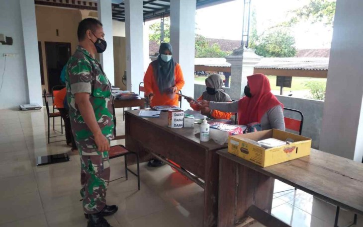 Dukung Percepatan Vaksin, Babinsa Tugu Dampingi Vaksinasi Lansia