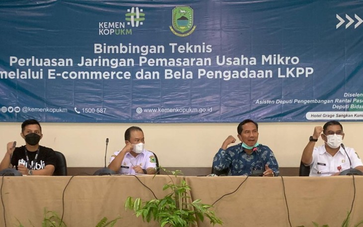KemenKop UKM Dorong Usaha Mikro di Kabupaten Kuningan Untuk Berubah Digital