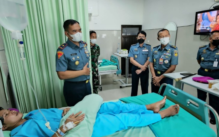 Danpasmar 3 Kunjungi Prajuritnya di RSPAL Dr. Ramelan Surabaya 