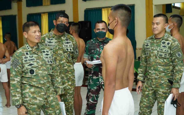 Kaskostrad Tinjau Werving Calon Prajurit Kostrad Sumber Cata PK TNI AD TA 2022 di Dodikjur Rindam V/Brawijaya