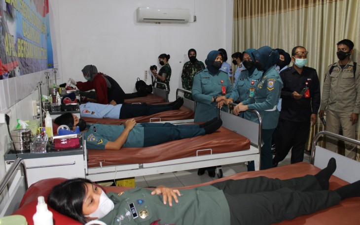 Donor darah wanita garnizun dalam rangka apel bersama