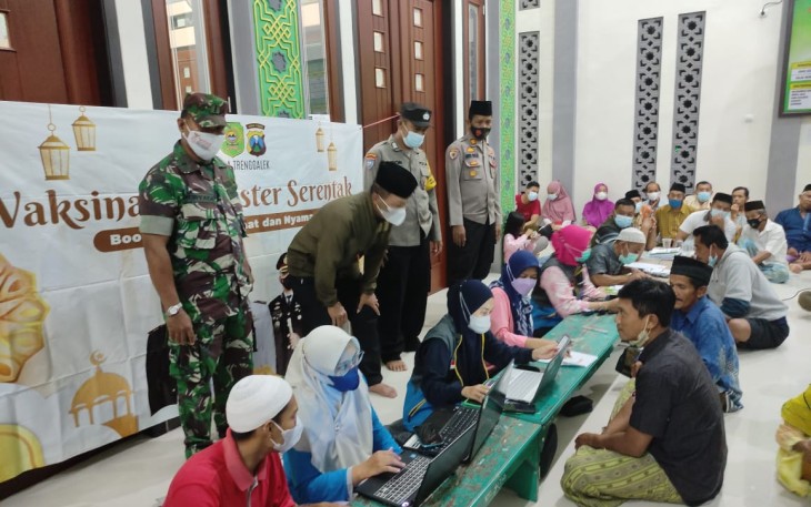 Bersama Dinas Kesehatan Gencarkan Vaksinasi Malam Hari