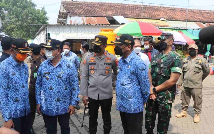 Dandim Dampingi Bupati Tulungagung Kunjungi Pasar