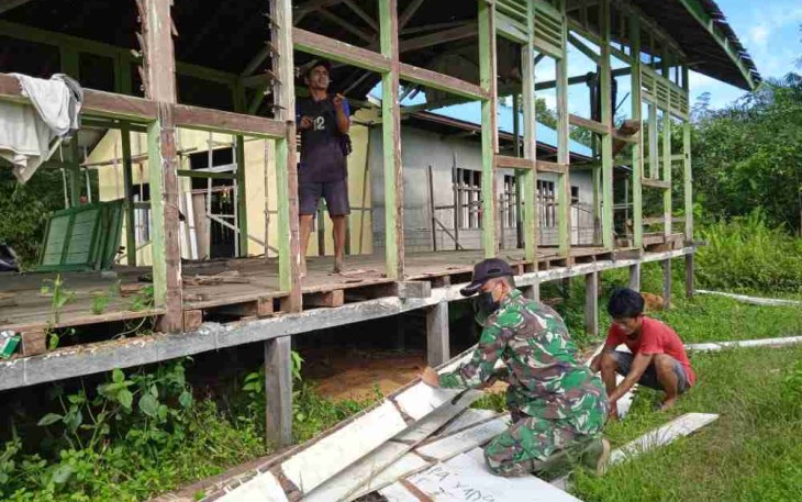 Satgas Perbatasan Gotong Royong Bongkar Gereja GKE Maranatha 