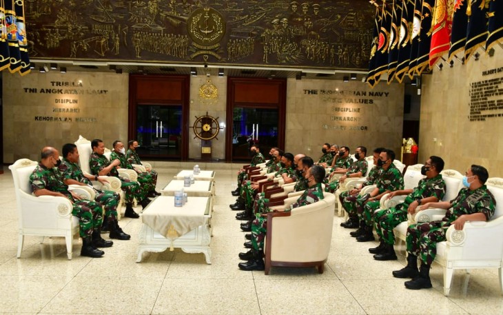 Kasal menerima kunjungan Pati TNI AL yang purna tugas 