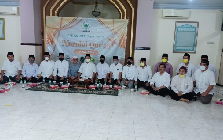 DPD Partai Golkar Jawa Timur, saat menggelar peringatan Nuzulul Quran, di Masjid Al-Mujahidin