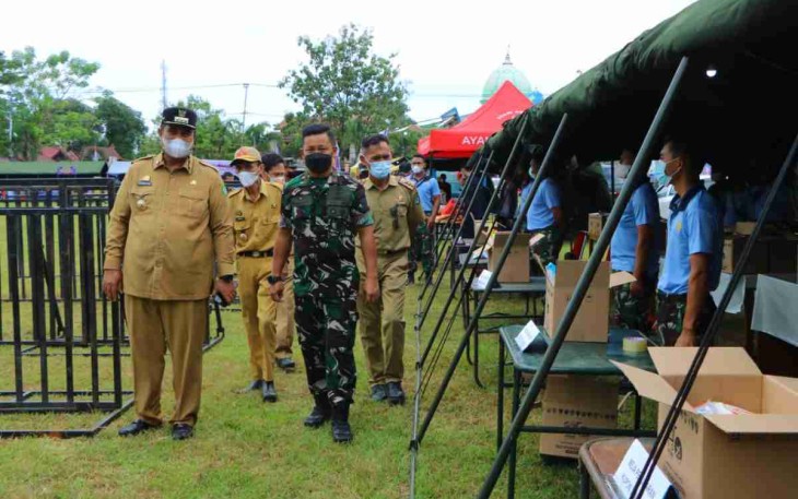 Masyarakat Serbu Pasar Murah Sembako 