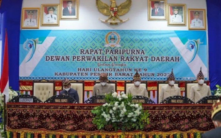 Rapat paripurna HUT ke-9 Kabupaten Pesisir Barat, Kamis (21/4/2022)