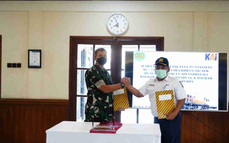 Pandam III/Siliwangi tandatangani nota kerja sama dengan PT KAI Daops 2 Bandung, Kamis (21/4/22)