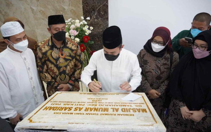 Bupati Pati Haryanto  meresmikan masjid Al Munar As Saridah 