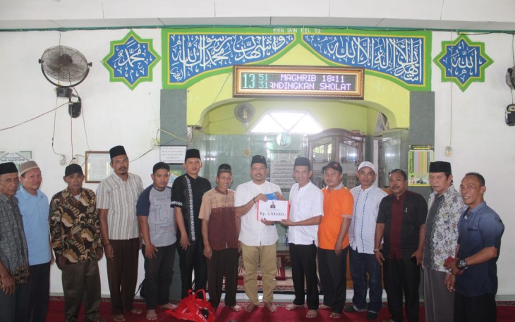 Ketua DPRD Kabupaten Seluma, Nofi Erian Andesca, saat safari Ramadhan di Masjid Al Ikhlas, Desa Air Periukan, Minggu (24/4/2022)
