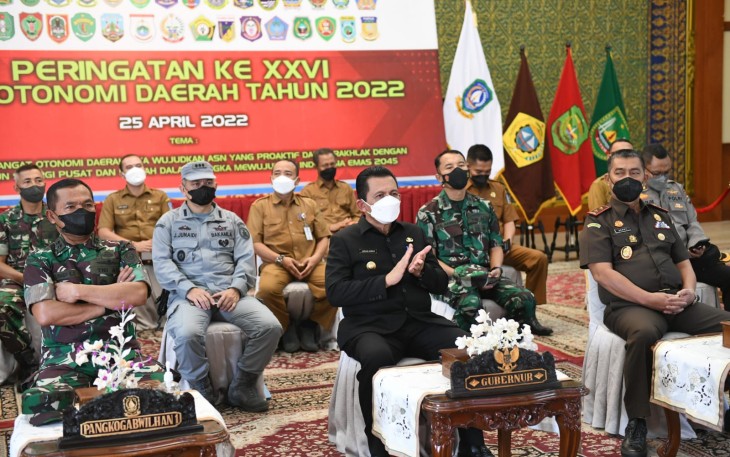 Gubernur Kepri, H. Ansar Ahmad, saat menghadiri peringatan Hari Otonomi Daerah ke-XXVI tahun, melalui video conference, Senin (25/4/2022)