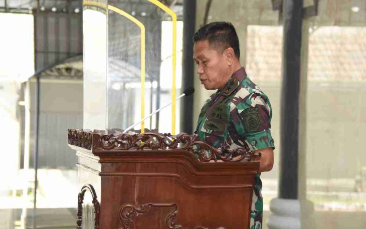 Wadan Kodiklatal membacakan sambutan tertulis Dankodiklatal dalam peringatan Nuzulul Qur'an. Senin (25/4/2022)