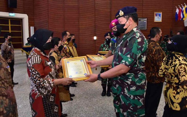 Kasal  Laksamana TNI Yudo Margono lepas anggota yang  memasuki masa purna tugas 