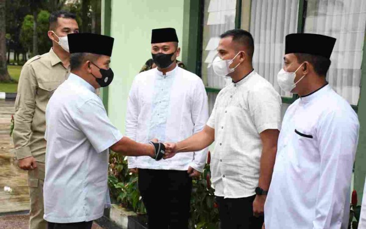 Pangdam I/BB disambut langsung Danyonif 100/PS saat kunjungi markas Yonif 100/PS di Langkat. Selasa (26/4/2022)