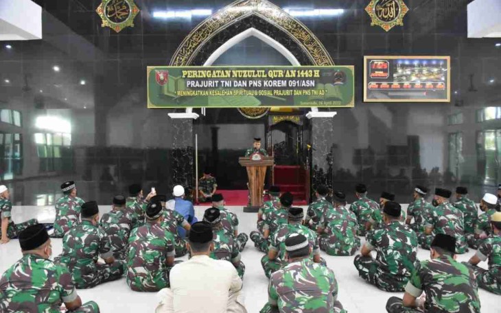 Nuzulul Qur'an meningkatkan kesalehan spiritual dan sosial prajurit dan PNS Korem 091/ASN. Selasa (26/4/2022)