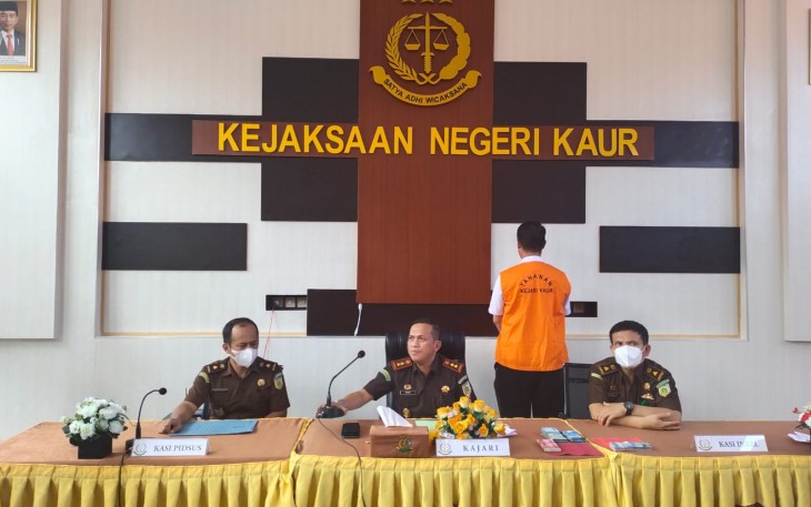 Kejari Kaur, saat konferensi pers, Rabu (27/4/2022)