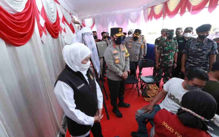 Gubernur Jatim didampingi Kapolda saat cek pos pam res area 575 A Ngawi. Jum'at (29/4/2022)