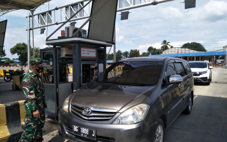 Pengamanan mudik lebaran anggota TNI AL di pelabuhan Bakauheni. Kamis (28/4/2022)